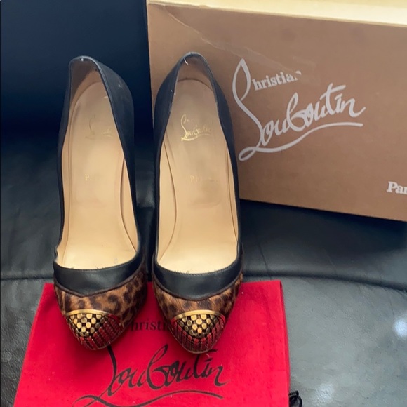 Christian Louboutin - Picture 2 of 4